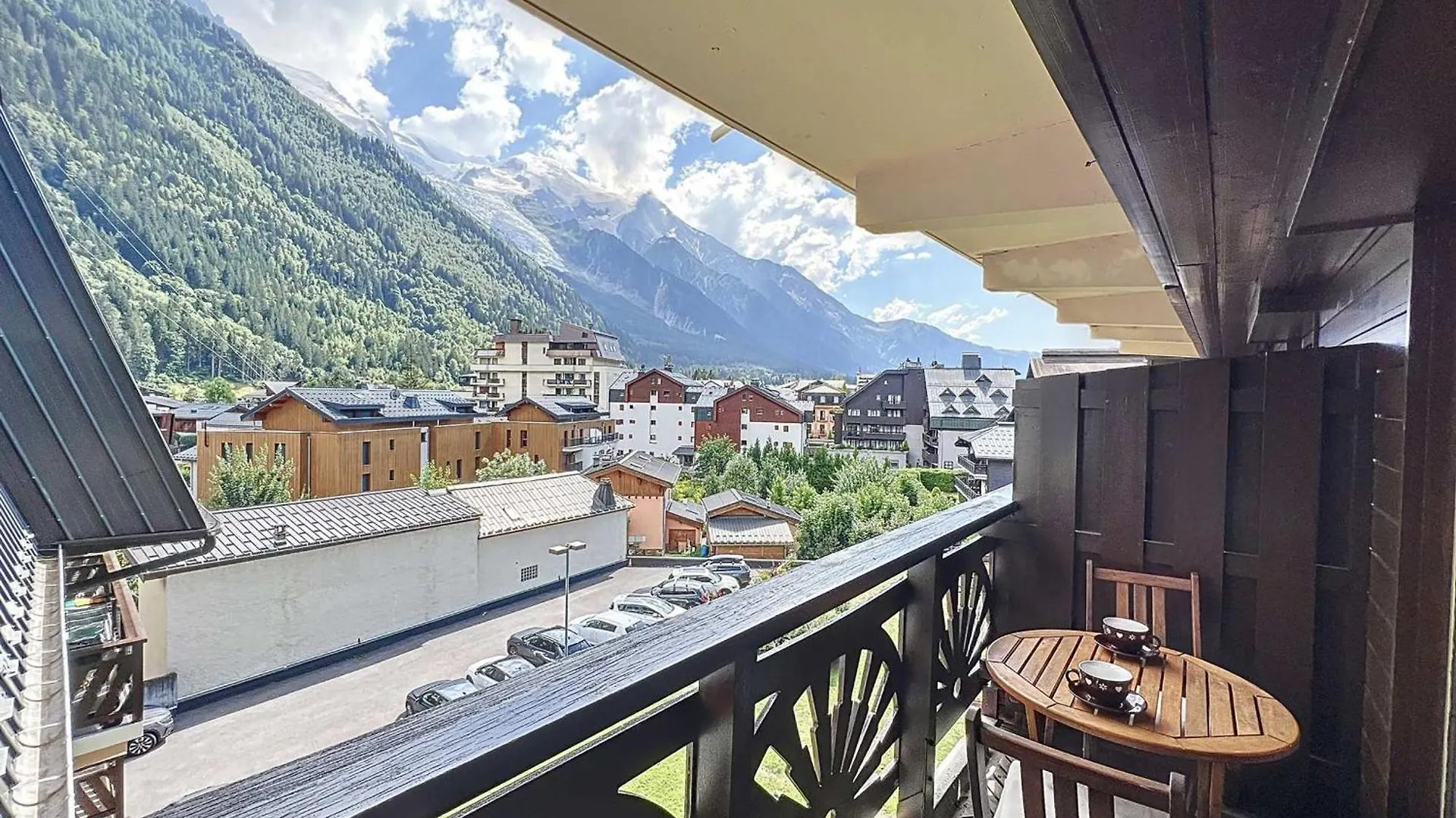 Appartement Chamonix Centre, 4 Pers, 2 Ch. Avec Balcon, Parking, Proche Telepherique Et Remontees - Fr-1-507-24 0*,  France